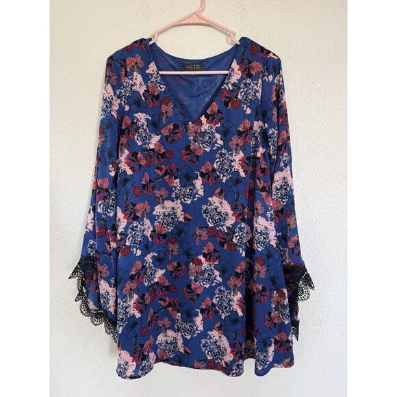 ASTR The Label Small Blue Floral Print V Neck Bell Sleeve Lace Trim Mini Dress - Picture 1 of 5